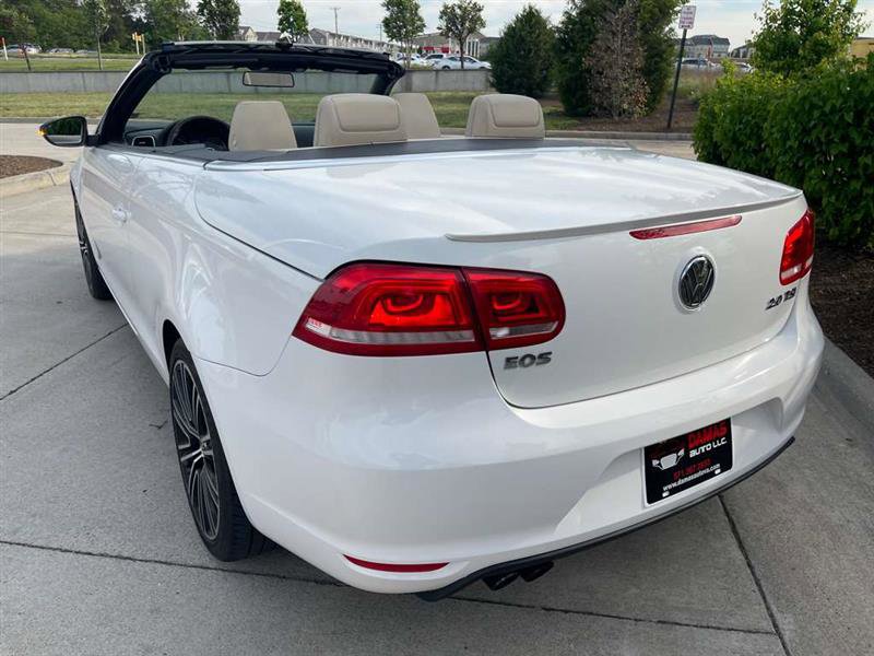 Used 2014 Volkswagen Eos FWD image 25