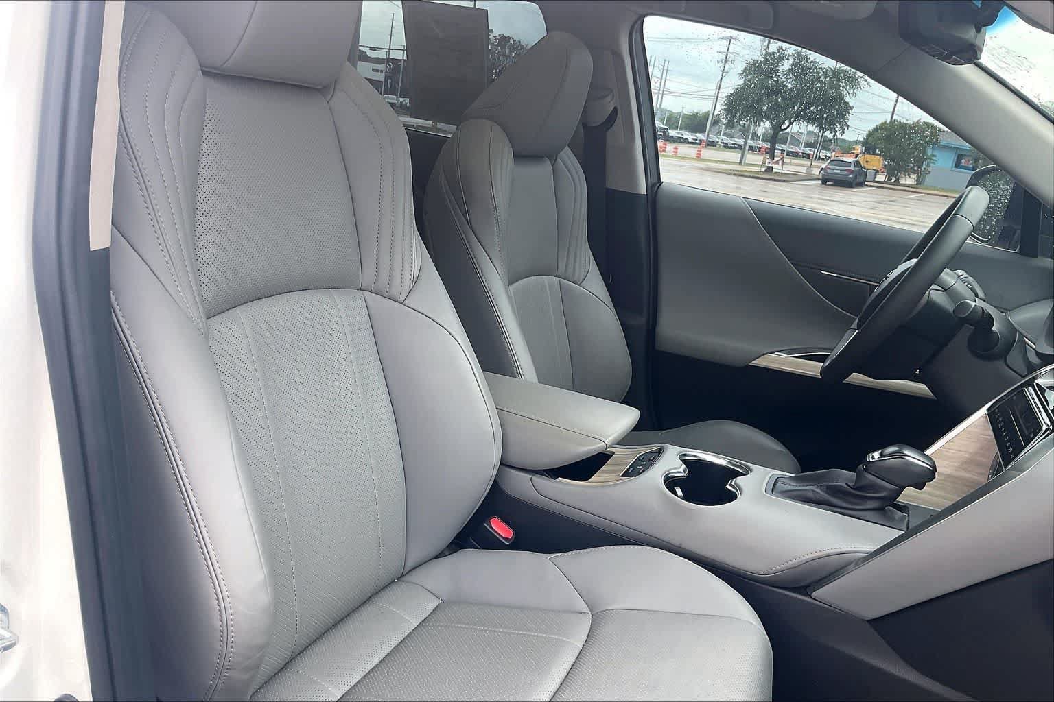 Used 2023 Toyota Venza Limited AWD/4WD image 12
