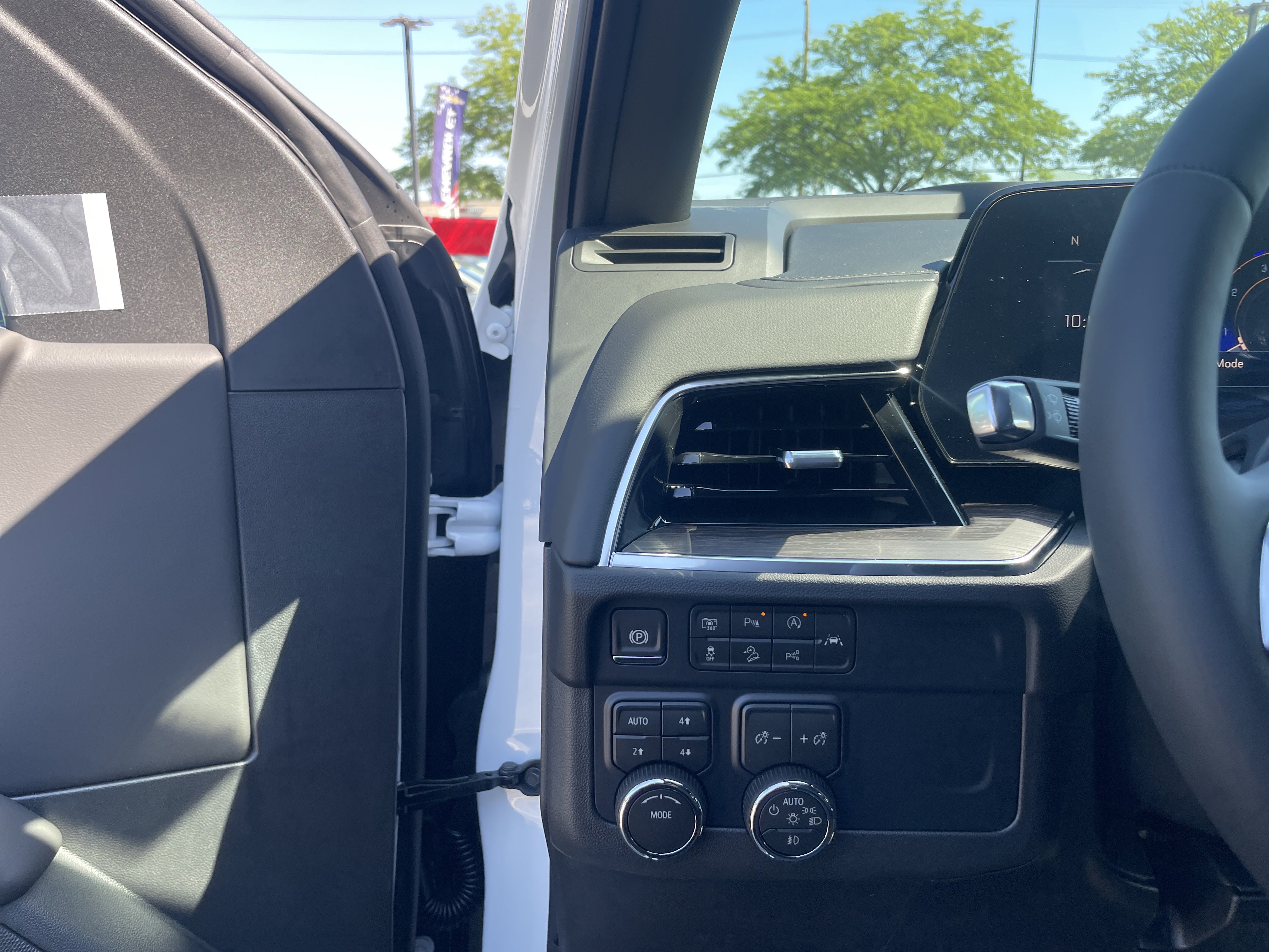 New 2026 Chevrolet Tahoe Z71 w/ Comfort Package AWD/4WD image 15