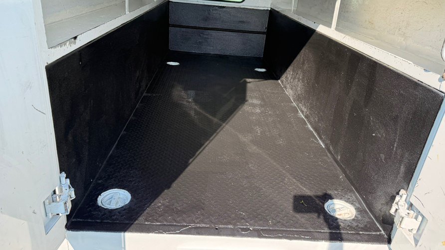 Used 2015 Ford F550 2WD Regular Cab Super Duty image 40