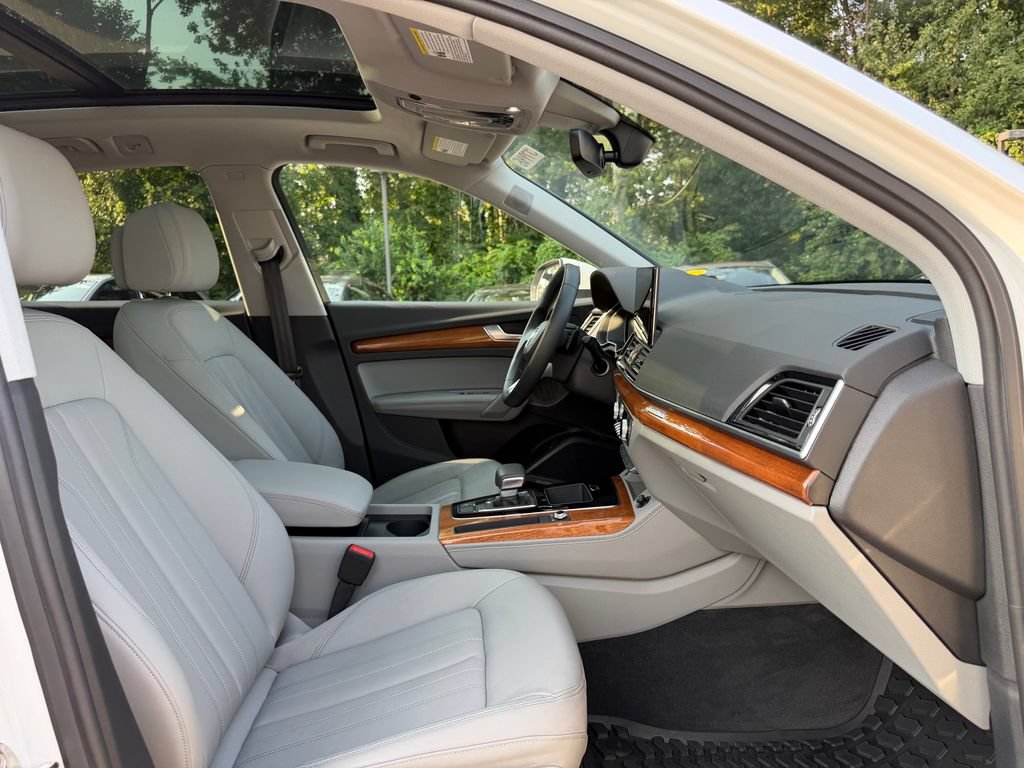 Used 2023 Audi Q5 2.0T Premium Plus w/ Premium Plus Package AWD/4WD image 18