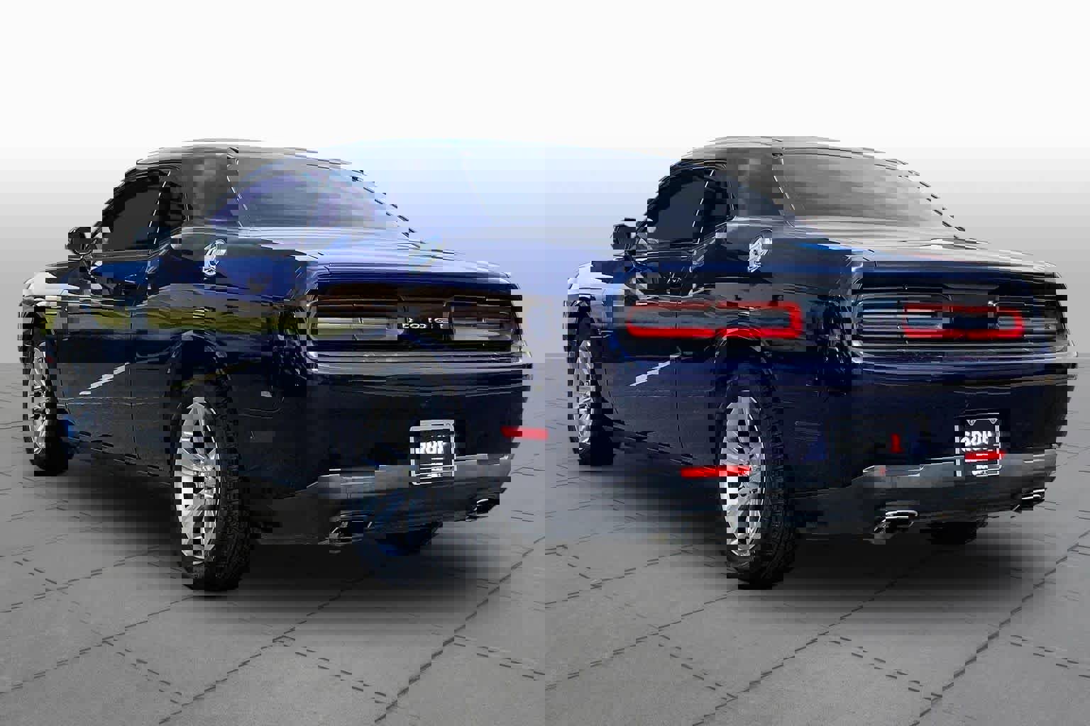 Used 2016 Dodge Challenger SXT image 12