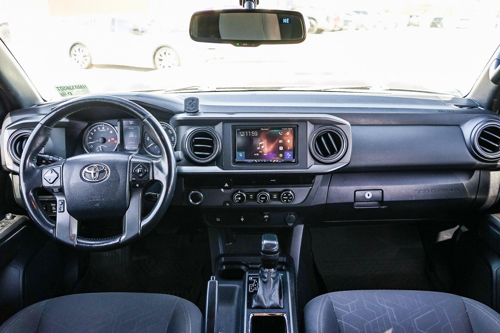 Used 2017 Toyota Tacoma TRD Sport w/ Tow Package RWD image 13