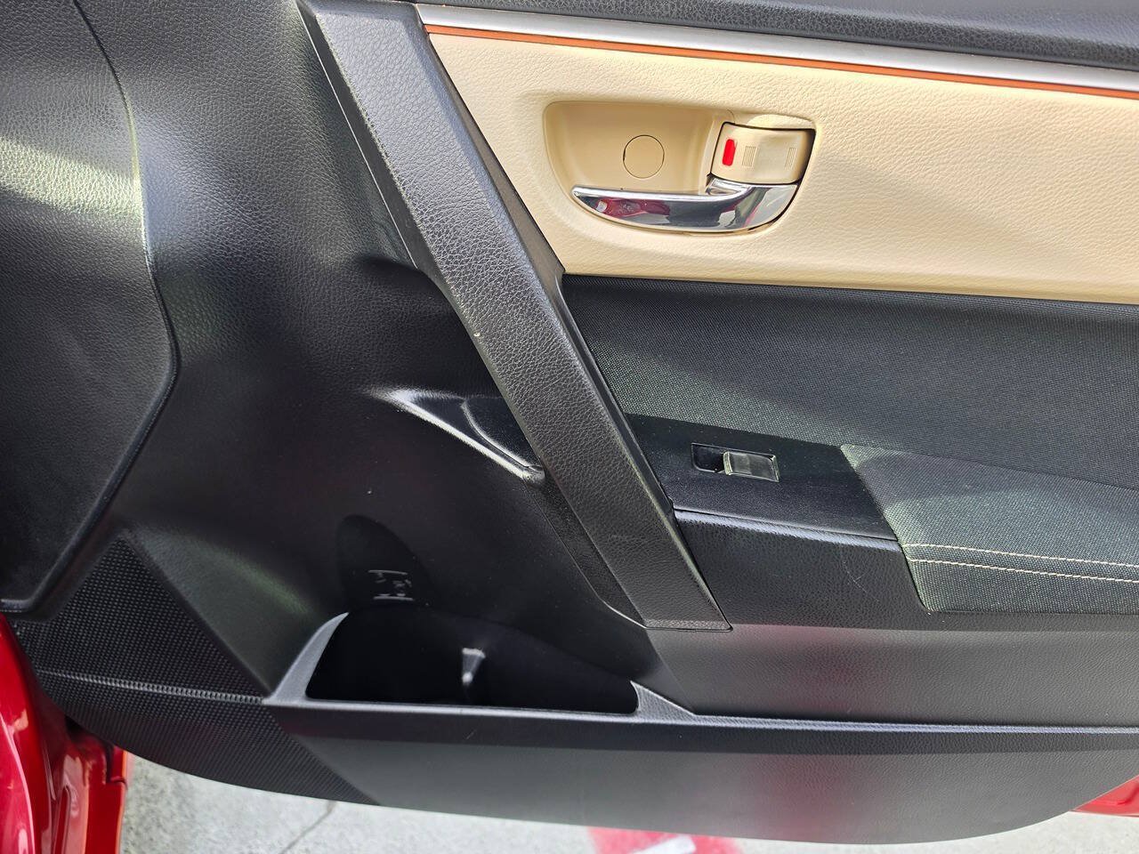 Used 2014 Toyota Corolla LE FWD image 26