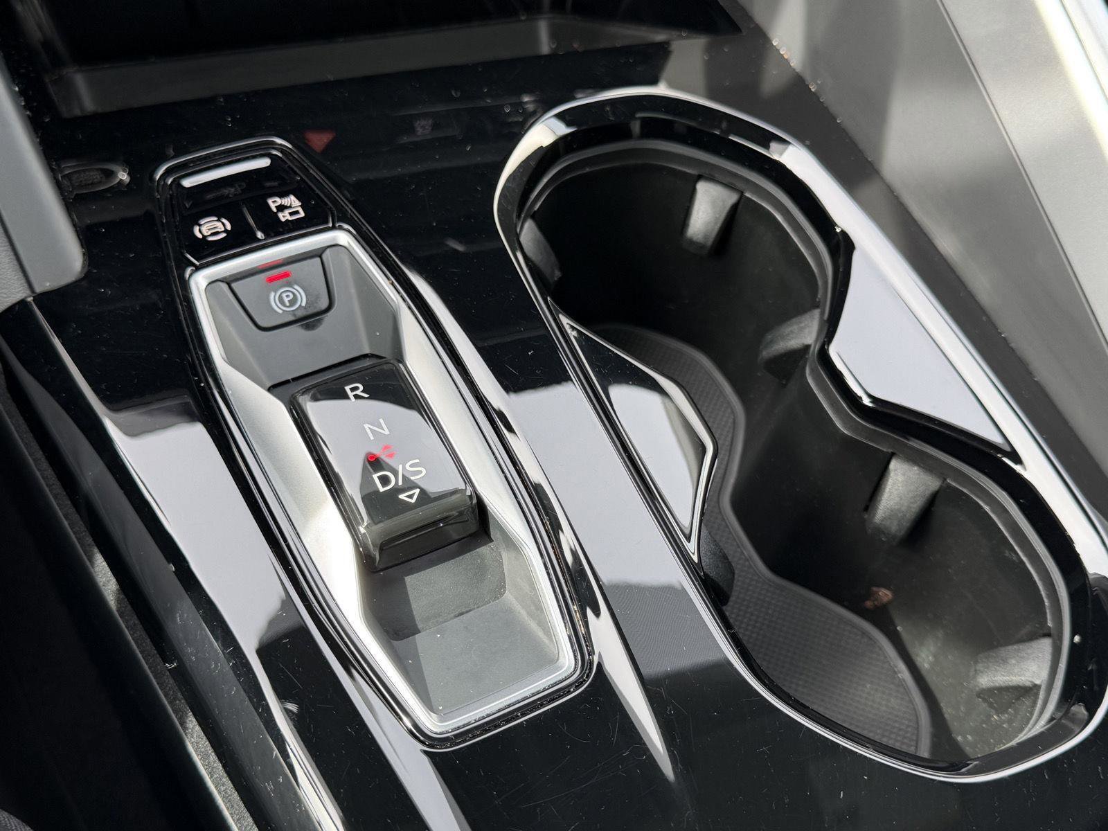 Used 2025 Audi Q5 Premium w/ Convenience Package image 18