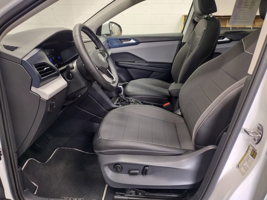 Certified 2023 Volkswagen Taos SE w/ Panoramic Sunroof Package image 6