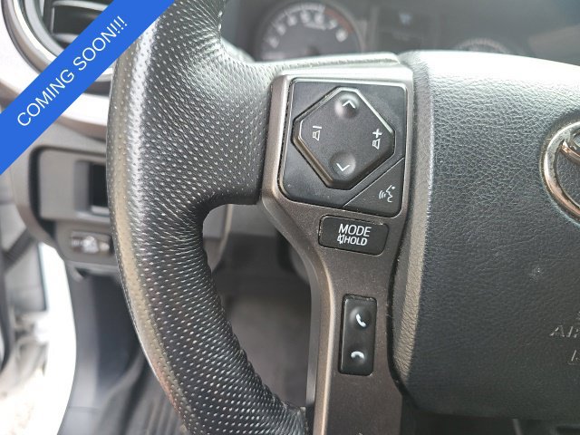 Used 2017 Toyota Tacoma TRD Off-Road w/ Premium & Technology Package AWD/4WD image 17