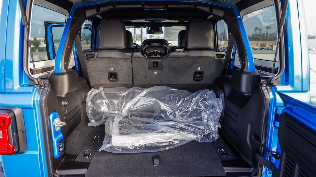 New 2025 Jeep Wrangler Unlimited Rubicon image 31