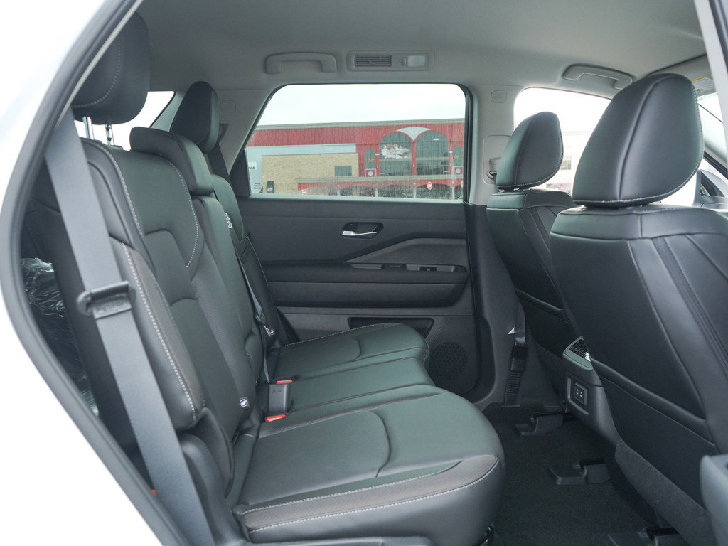 New 2026 Nissan Pathfinder SL AWD/4WD image 13
