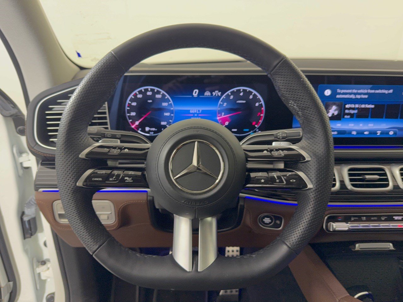 Used 2024 Mercedes-Benz GLS 450 4MATIC image 10