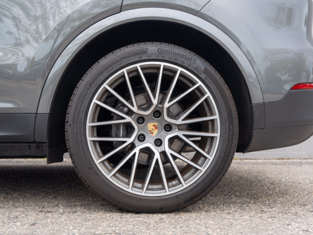 Used 2023 Porsche Cayenne AWD/4WD image 13