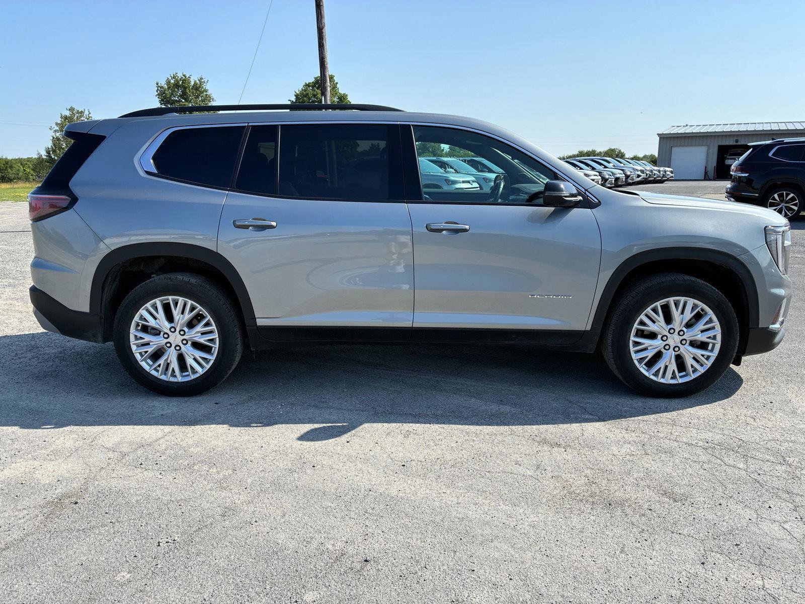 Used 2025 GMC Acadia Elevation w/ Elevation Premium Package AWD/4WD image 10