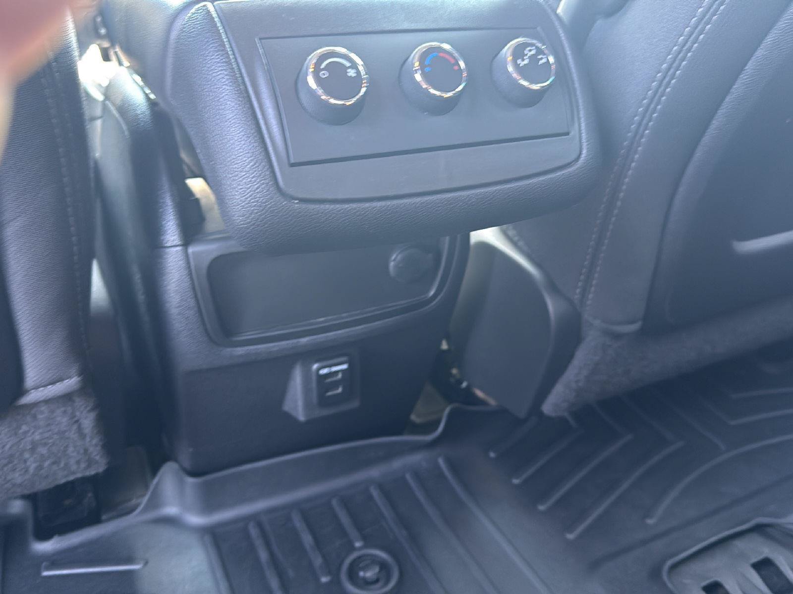 Used 2016 GMC Acadia SLE AWD/4WD image 24