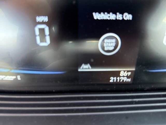 Used 2025 Hyundai Venue SEL image 9