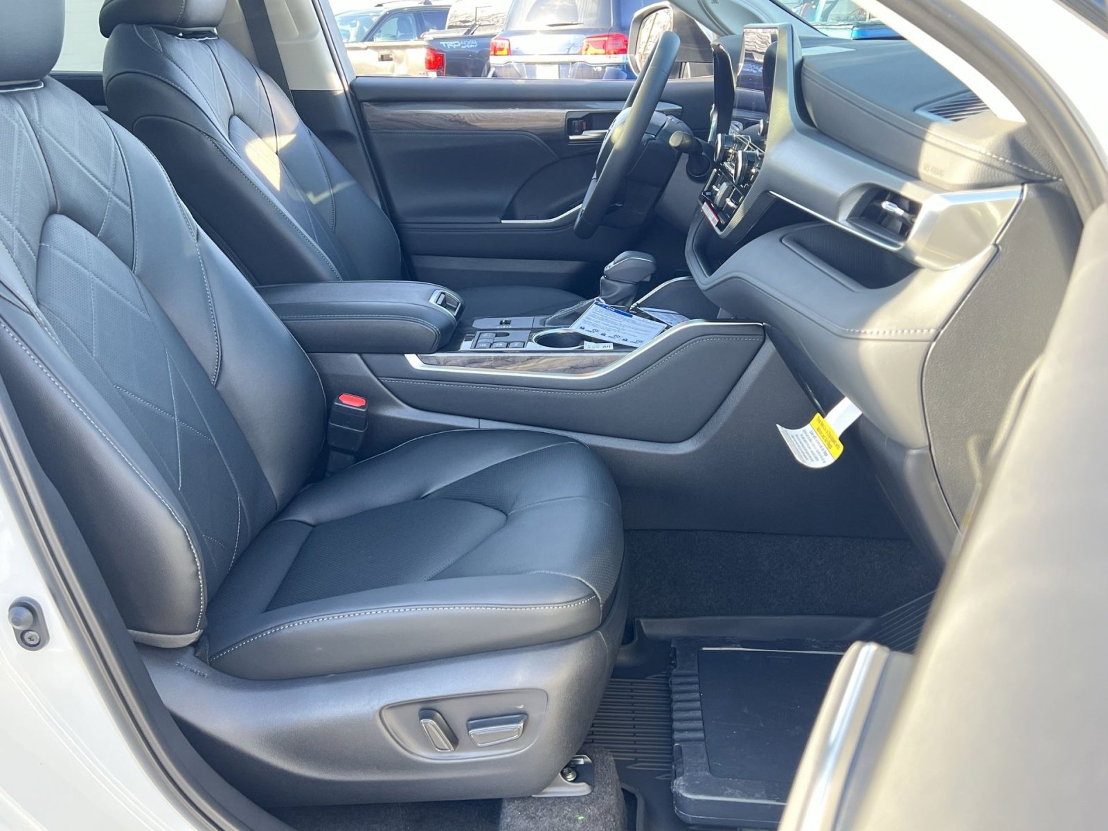 New 2026 Toyota Highlander Platinum image 21