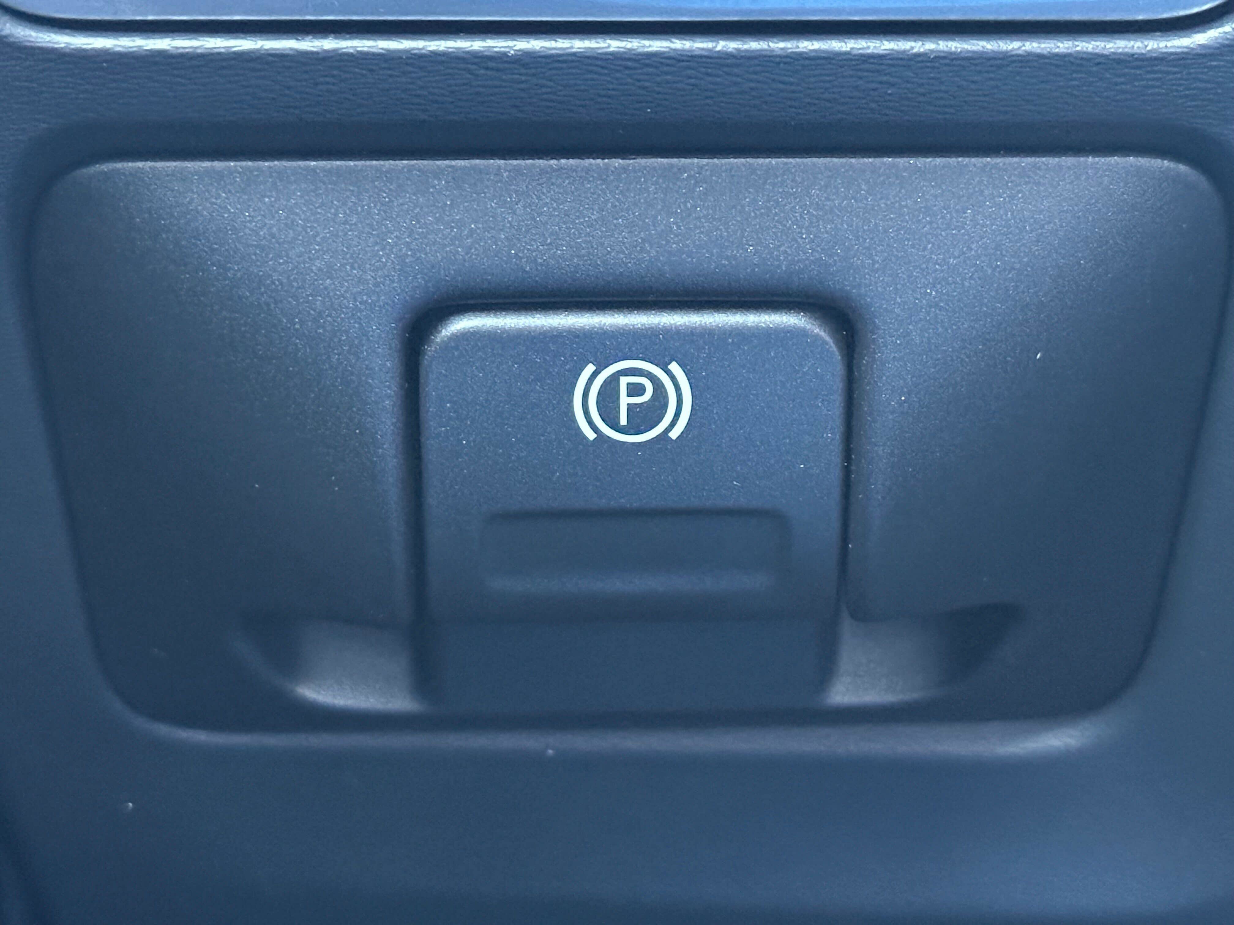 Used 2017 Volvo XC60 T6 Inscription w/ Preferred Option Package image 29