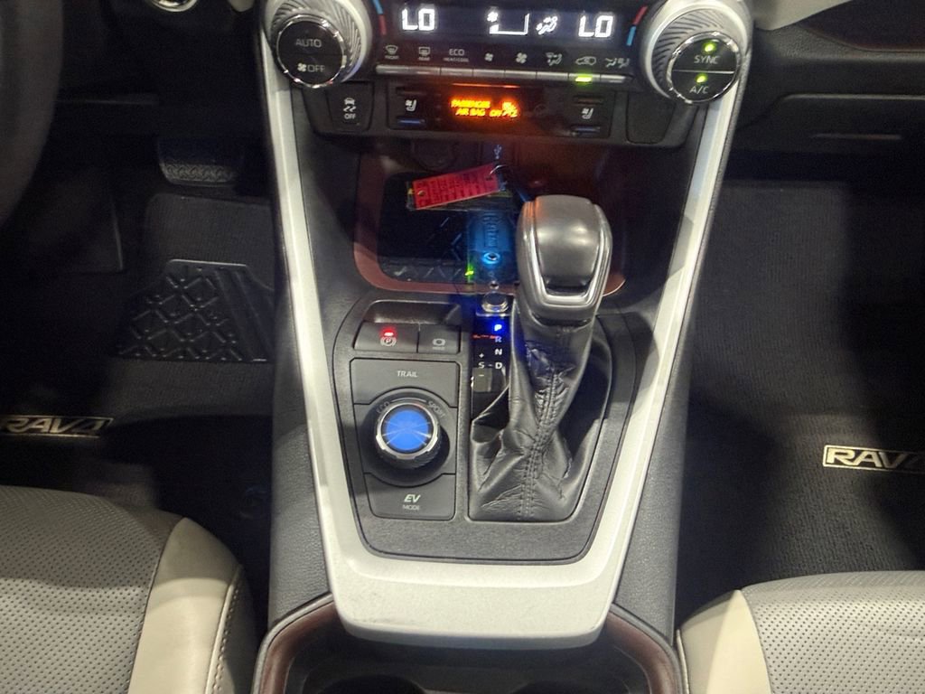 Used 2021 Toyota RAV4 Limited image 15