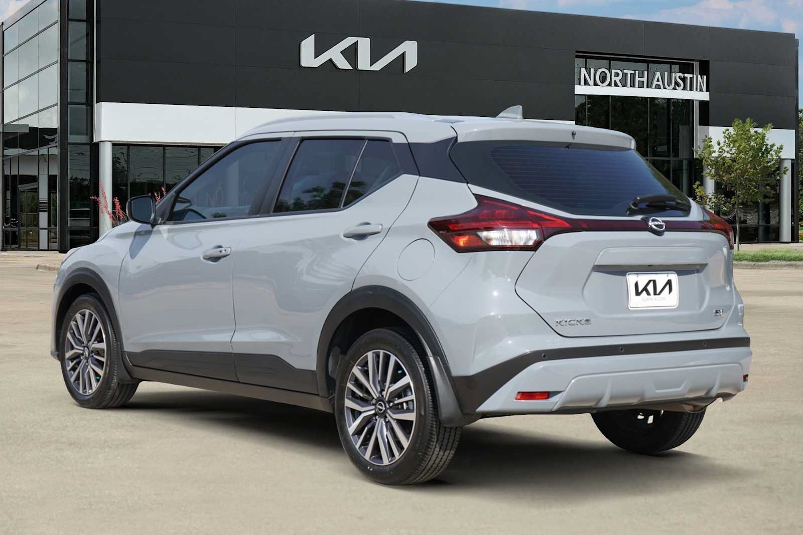 Used 2024 Nissan Kicks SV FWD image 4