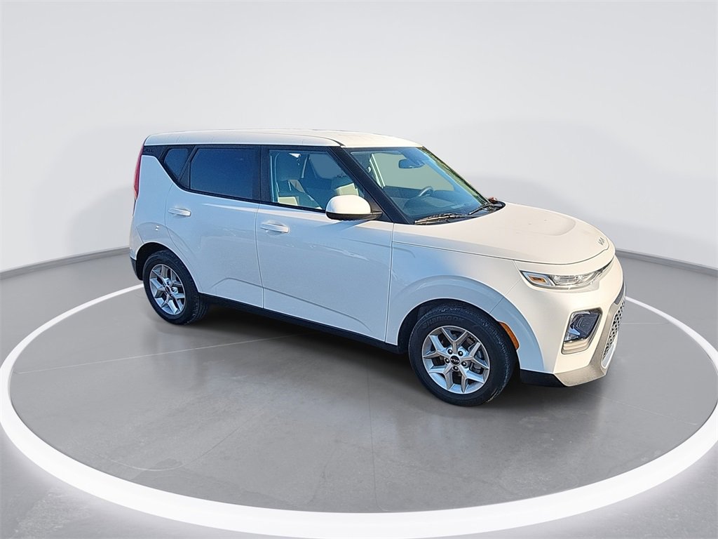 Used 2022 Kia Soul LX w/ Technology Package image 2