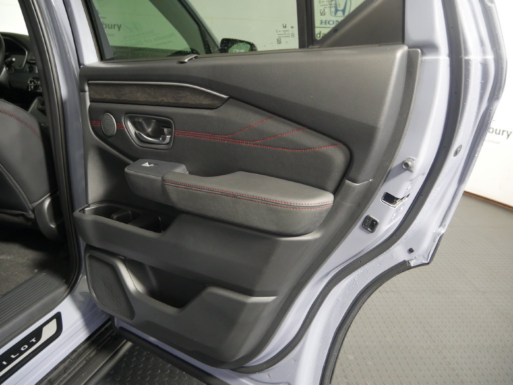 New 2026 Honda Pilot Black Edition image 7