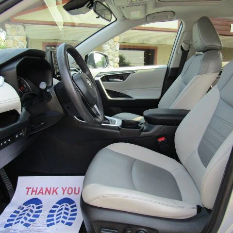 Used 2021 Toyota RAV4 XLE Premium image 7