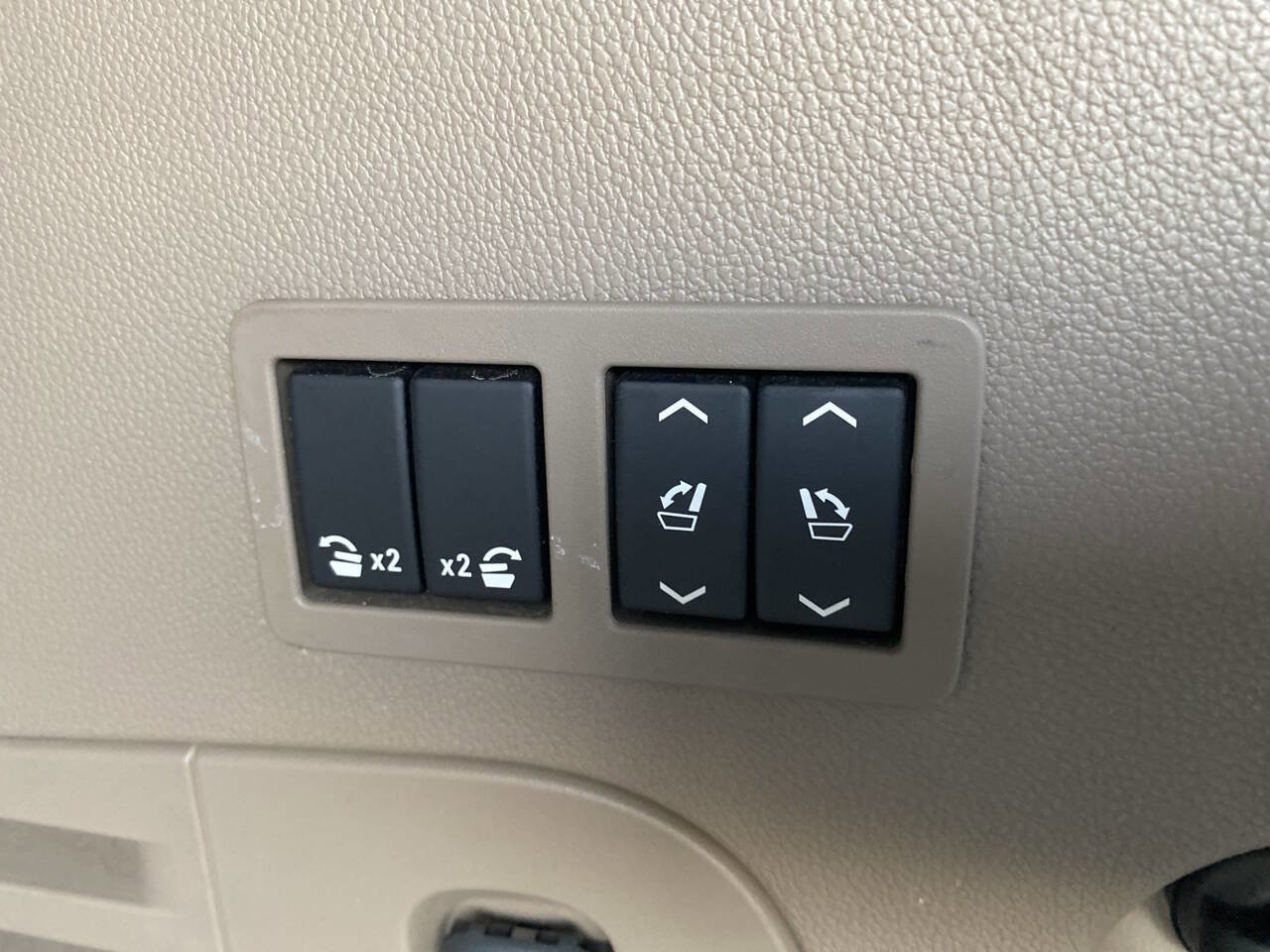 Used 2015 Chevrolet Tahoe LTZ image 16