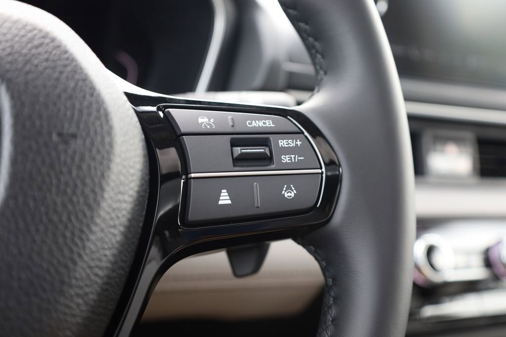 New 2025 Honda Pilot Touring image 18