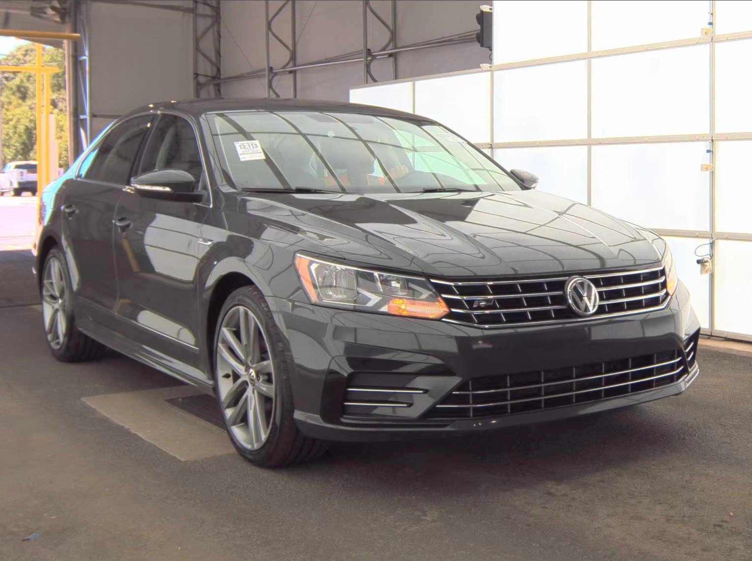 Used 2017 Volkswagen Passat 1.8T R-Line FWD image 2