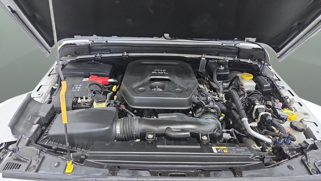 Used 2018 Jeep Wrangler Unlimited Sahara w/ Safetytec Group AWD/4WD image 27