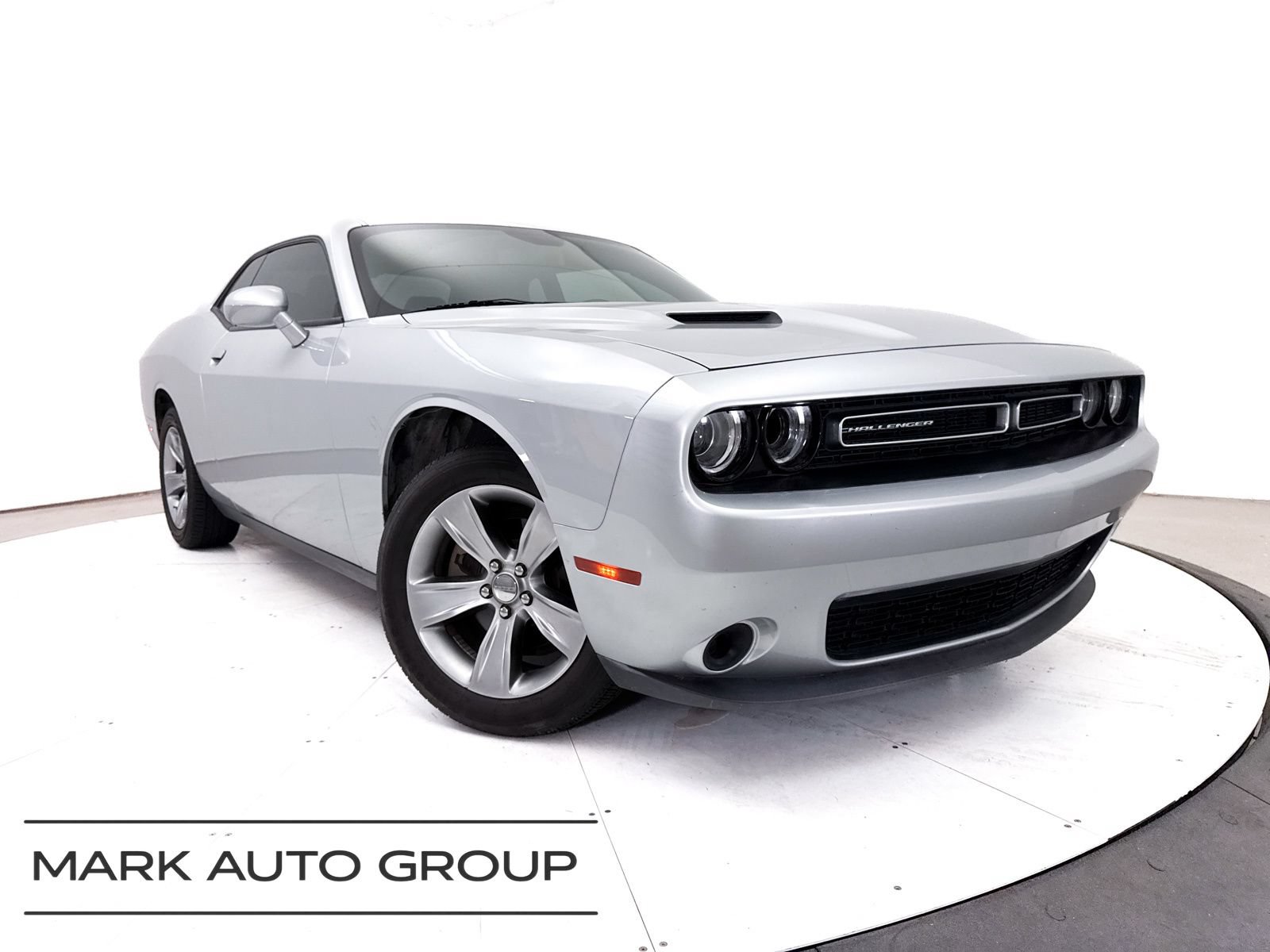 Used 2022 Dodge Challenger SXT RWD image 1