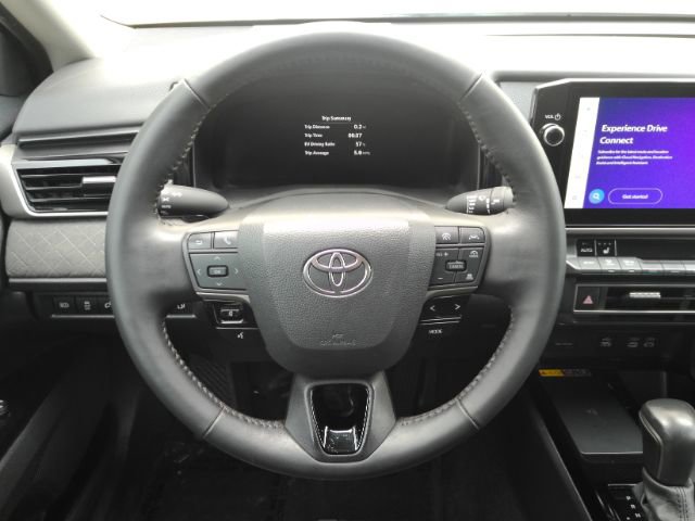 Used 2025 Toyota Camry XLE FWD image 29
