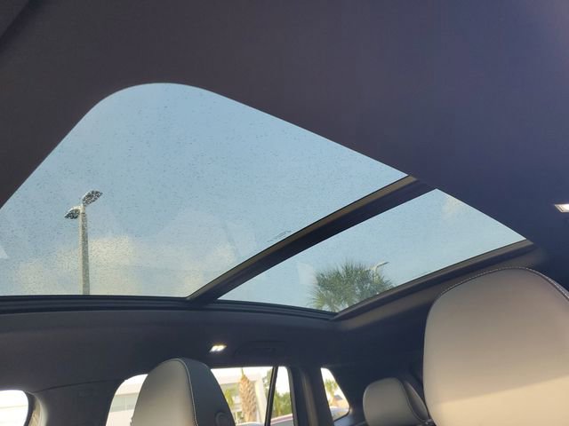 Certified 2025 Volkswagen Tiguan SE R-Line image 32