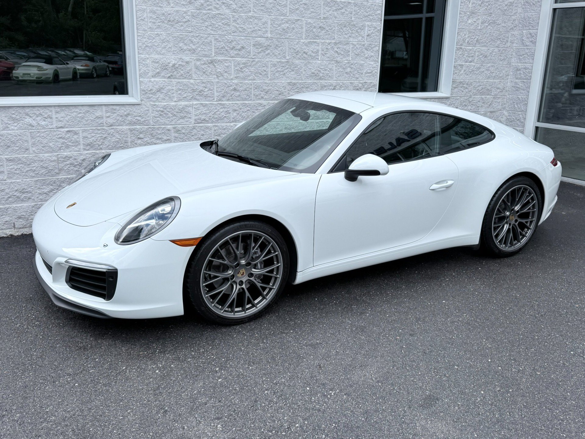 Used 2017 Porsche 911 Carrera 4 AWD/4WD image 2
