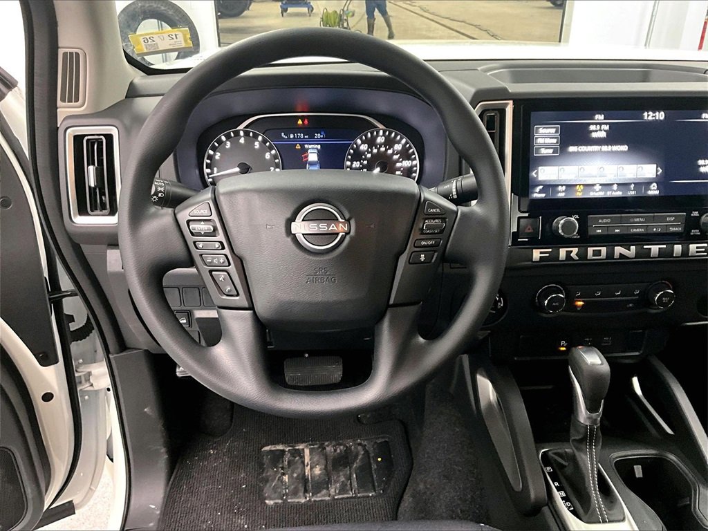 Used 2025 Nissan Frontier SV image 17