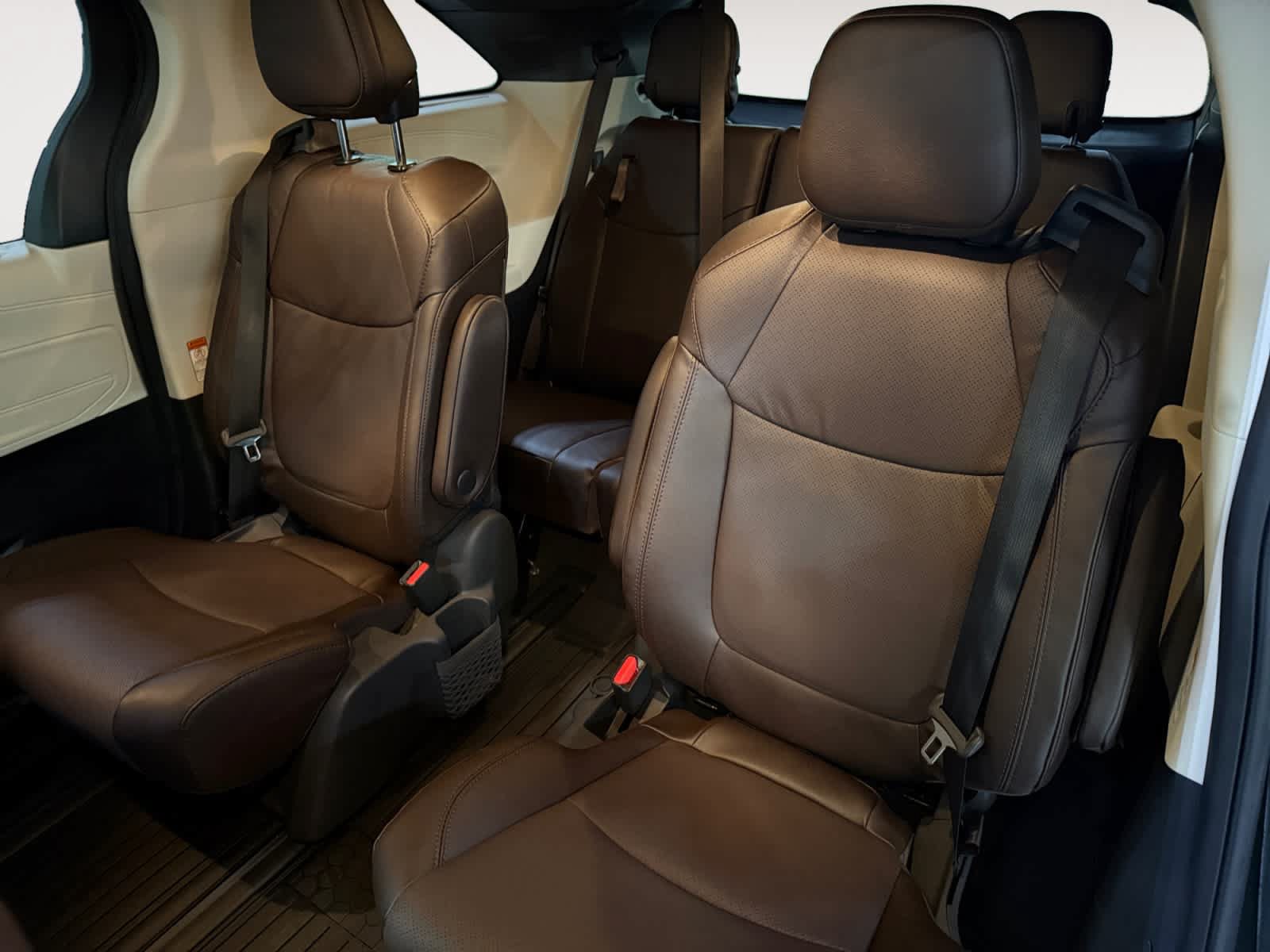 Used 2023 Toyota Sienna Platinum AWD/4WD image 20