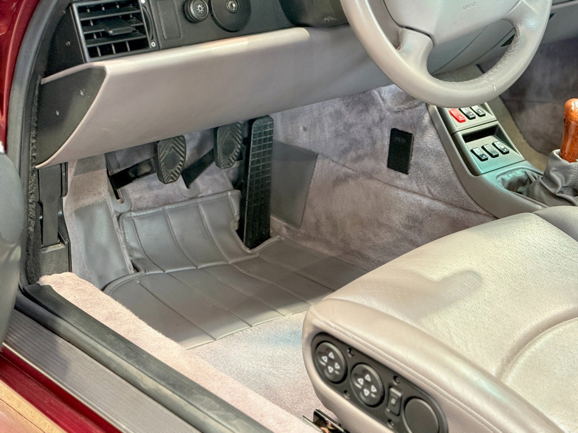 Used 1998 Porsche 911 Carrera S image 34