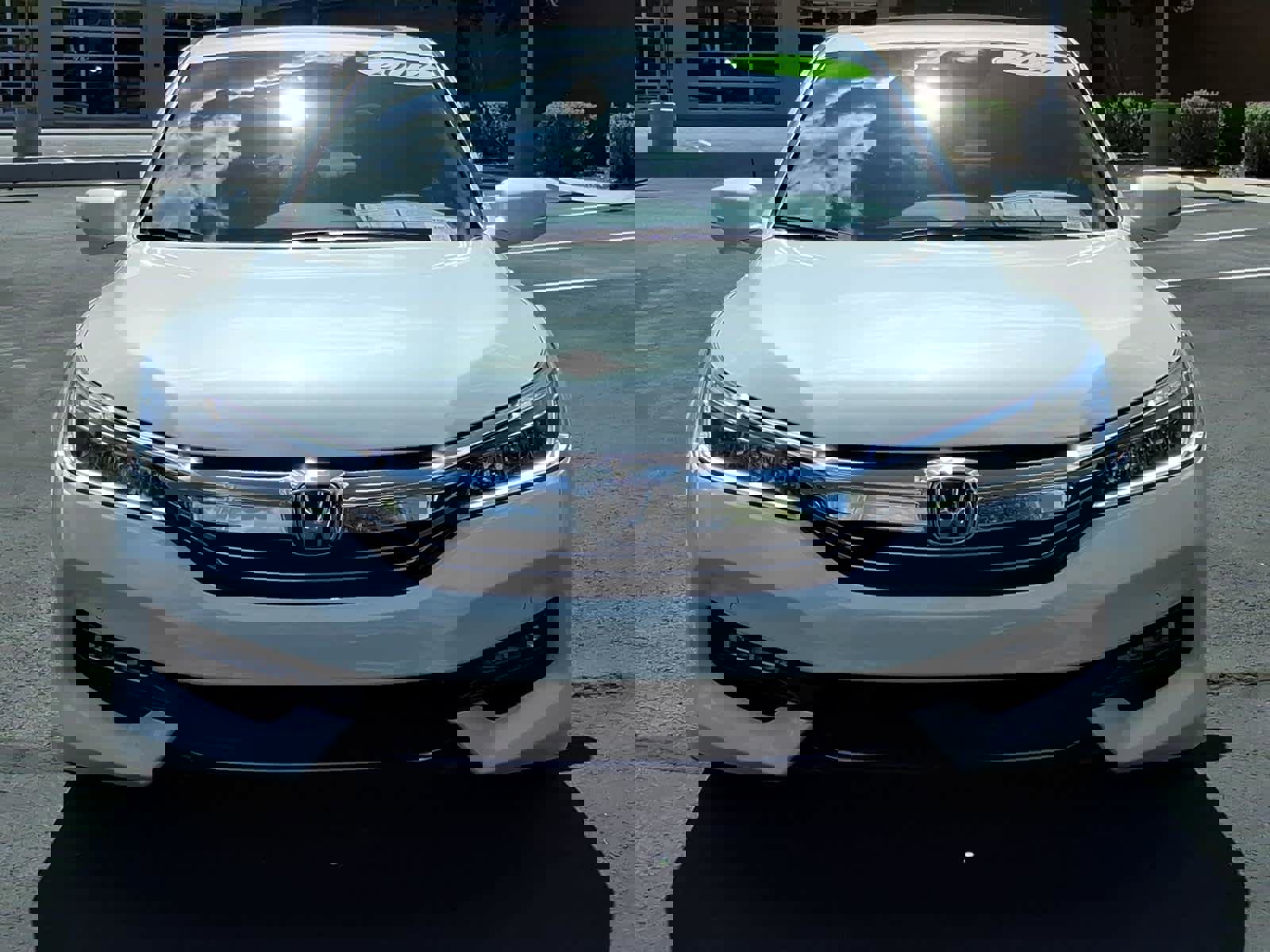 Used 2017 Honda Accord Touring image 2