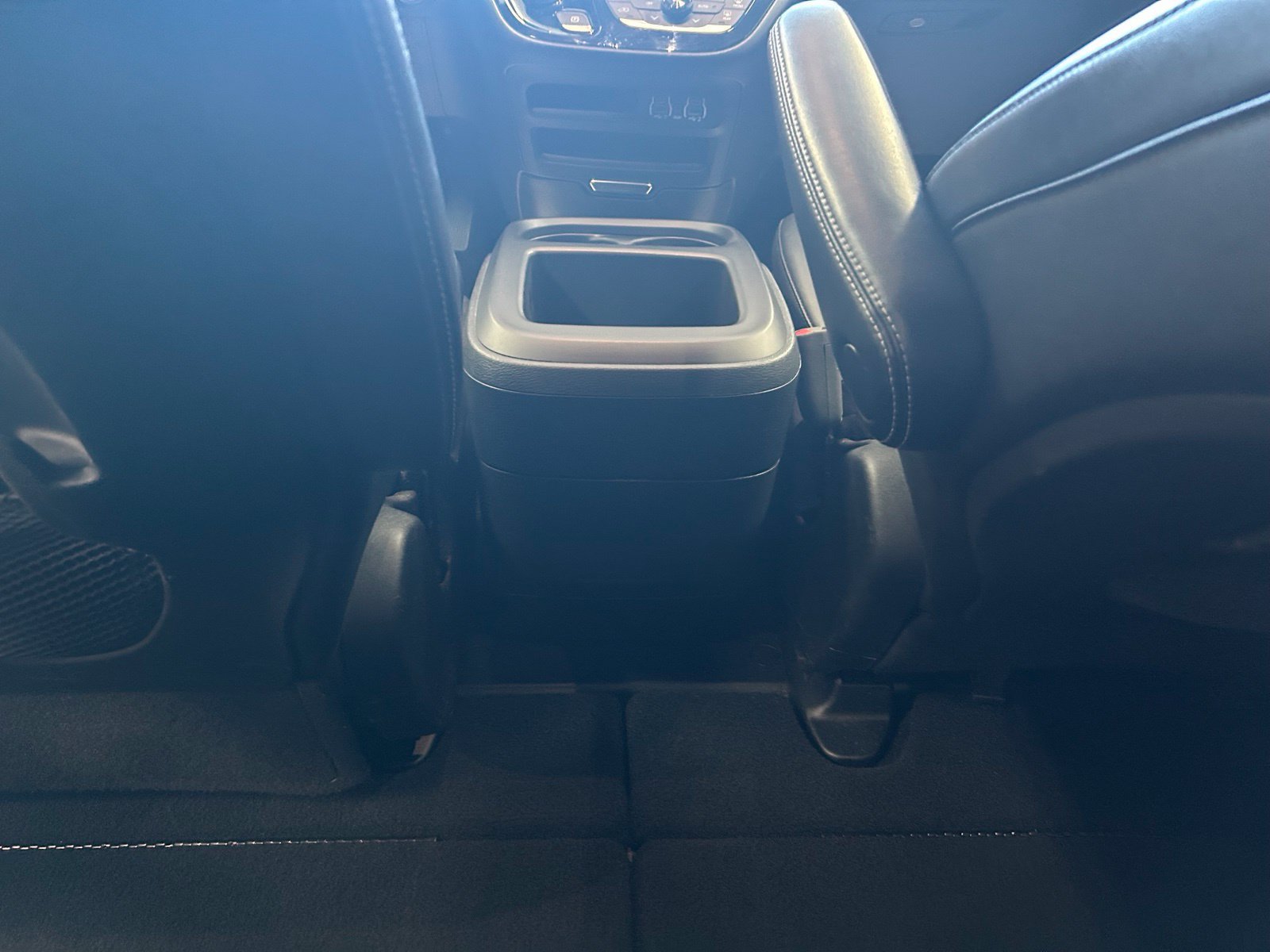 Used 2025 Chrysler Pacifica Select FWD image 25