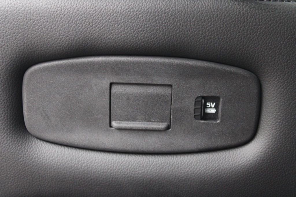 Certified 2025 Land Rover Discovery S image 29