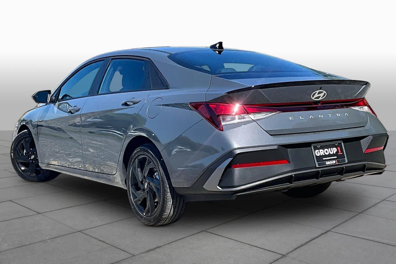Used 2026 Hyundai Elantra SEL Sport FWD image 12