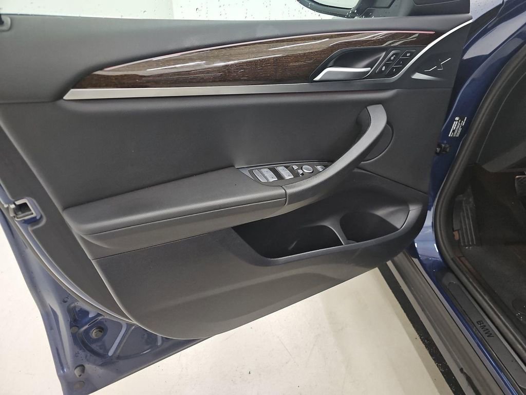 Used 2025 BMW X4 xDrive30i image 8