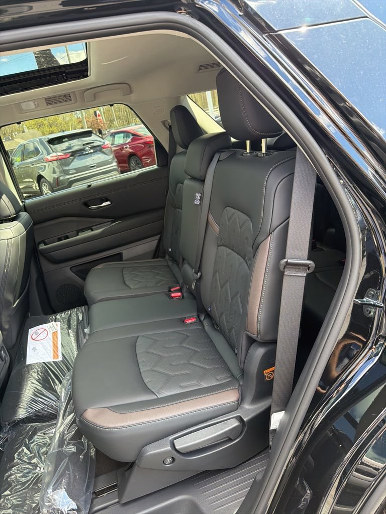 Used 2026 Nissan Pathfinder Platinum w/ Cargo Package AWD/4WD image 25