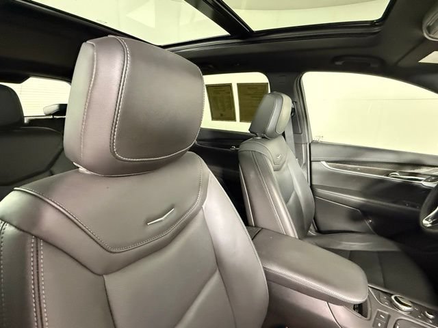 Certified 2025 Cadillac XT6 Sport w/ LPO, Red Accent Package AWD/4WD image 38