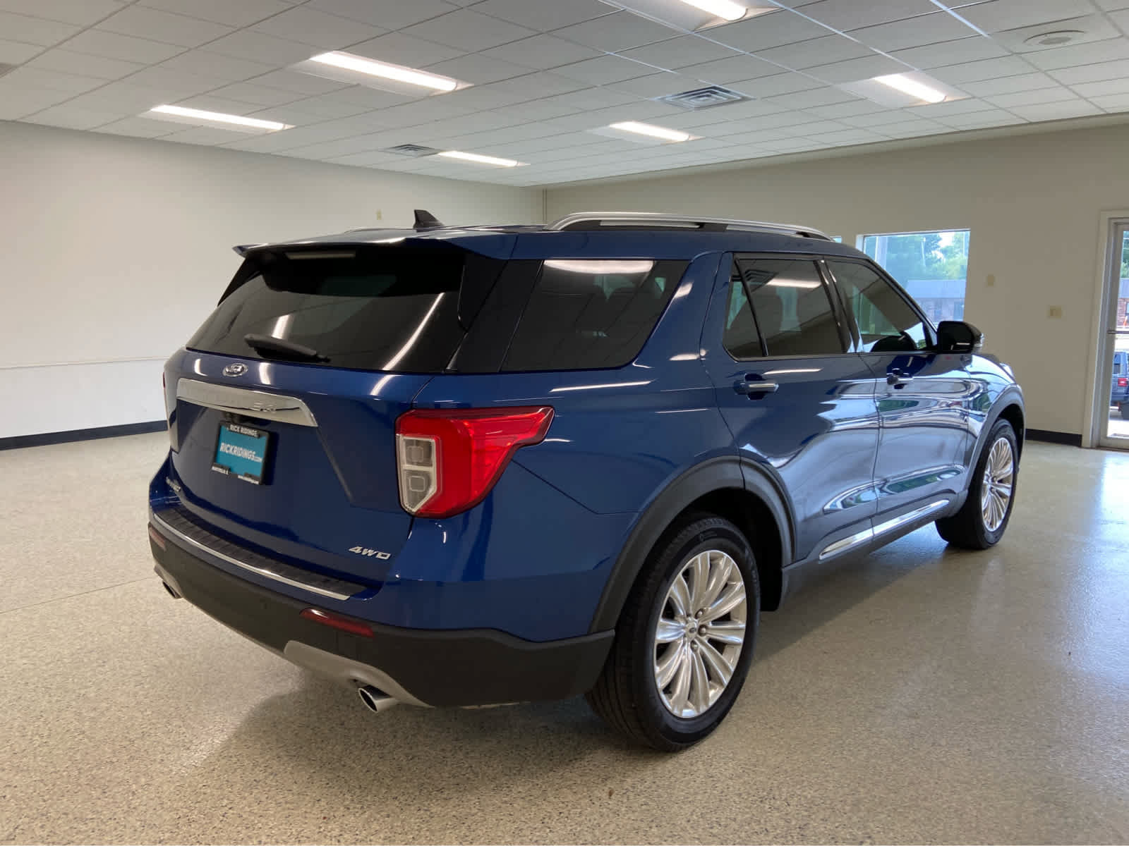 Used 2022 Ford Explorer Limited w/ Equipment Group 301A AWD/4WD image 8