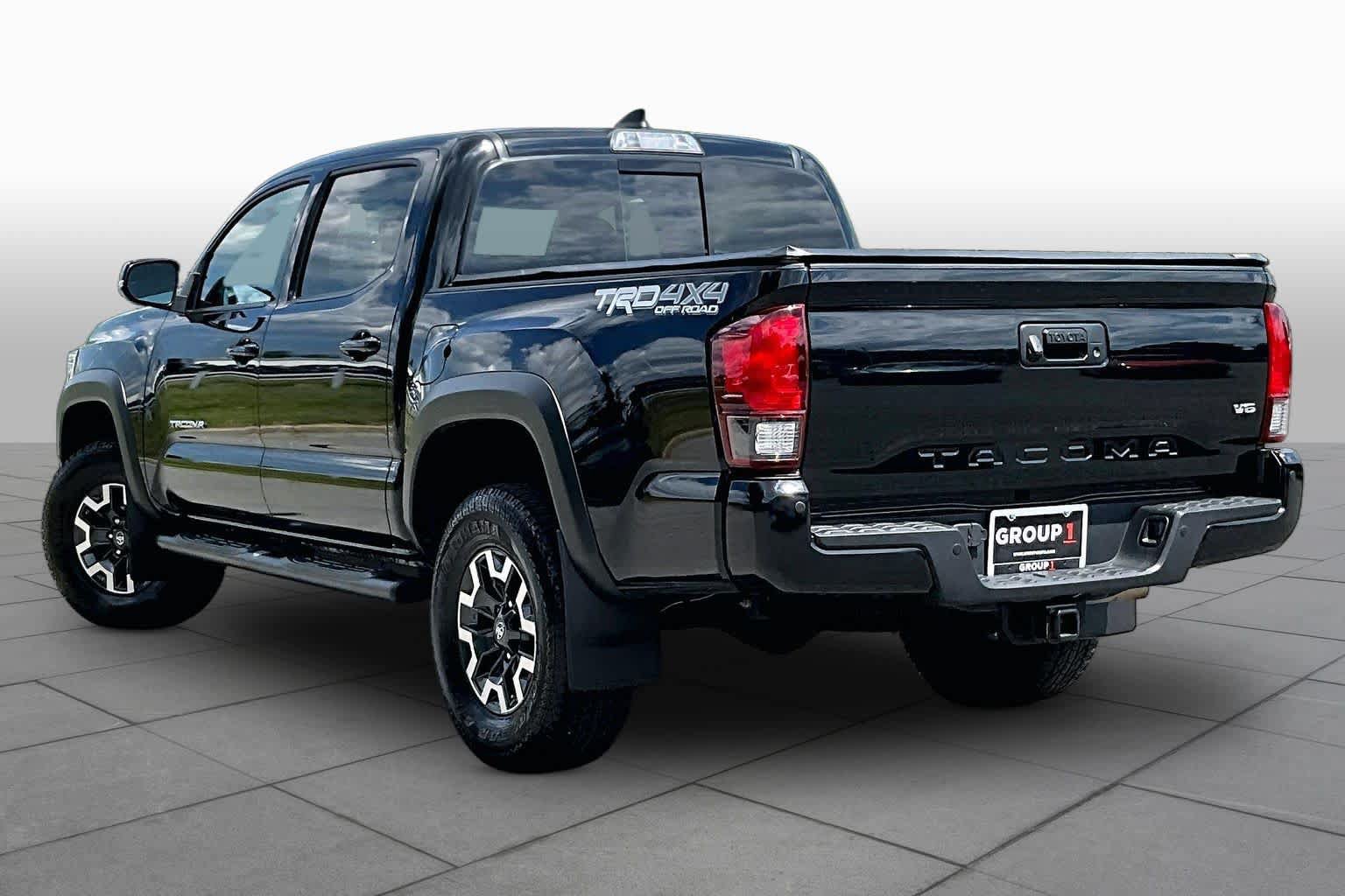 Used 2018 Toyota Tacoma TRD Off-Road w/ Technology Package AWD/4WD image 12