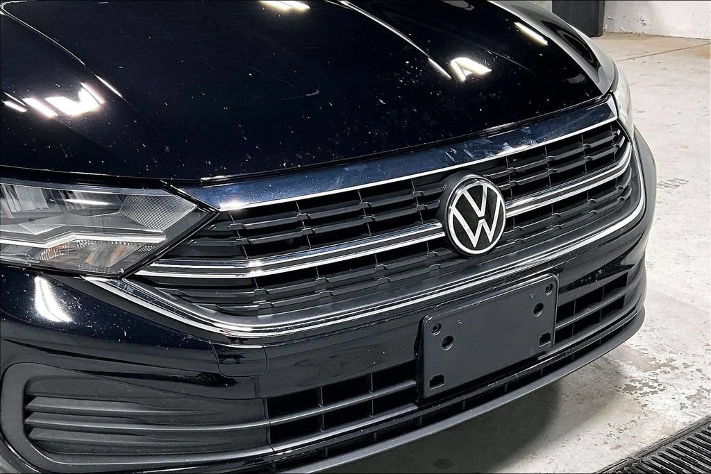 Used 2023 Volkswagen Jetta SE FWD image 34