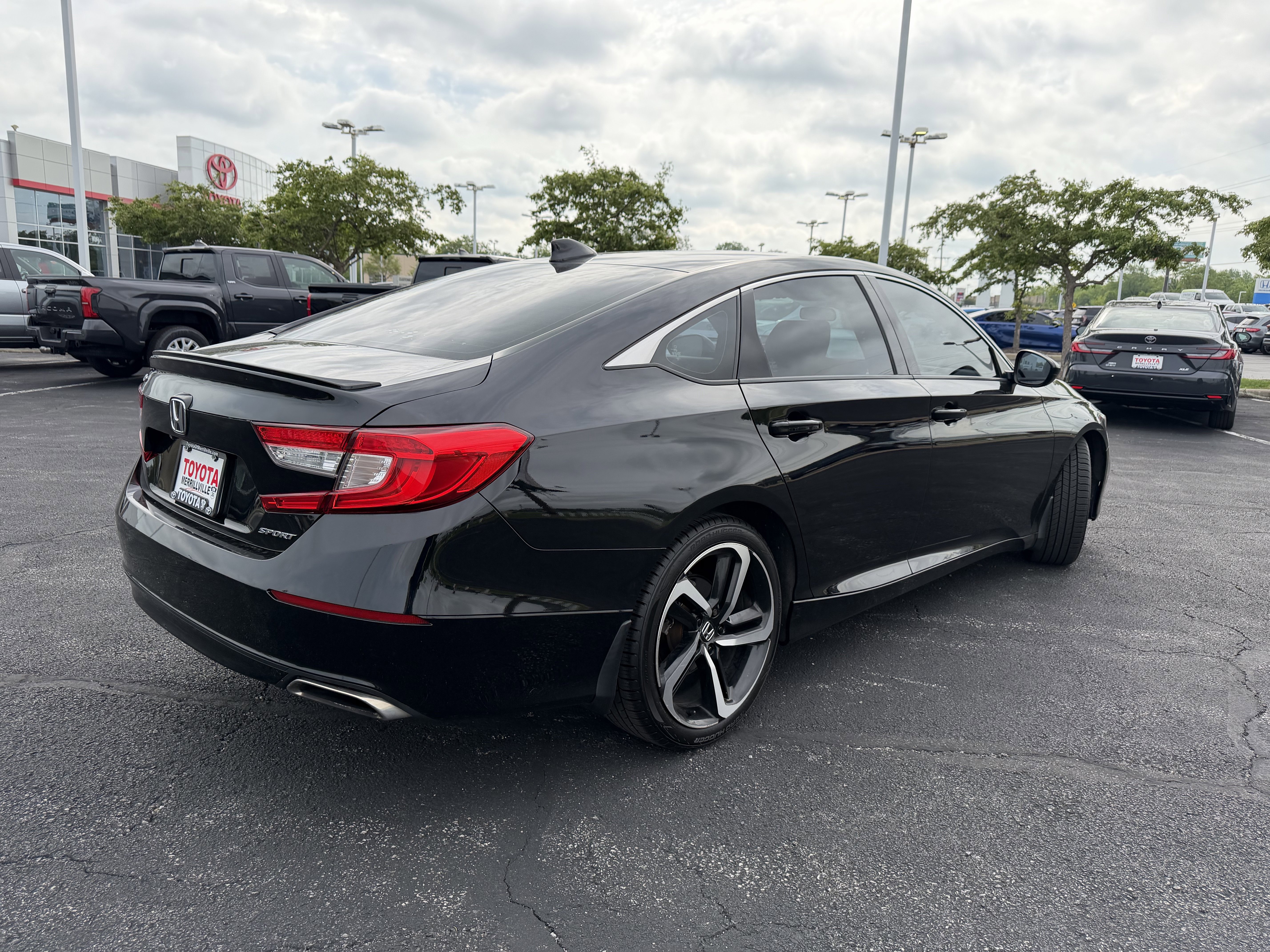 Used 2018 Honda Accord Sport image 8