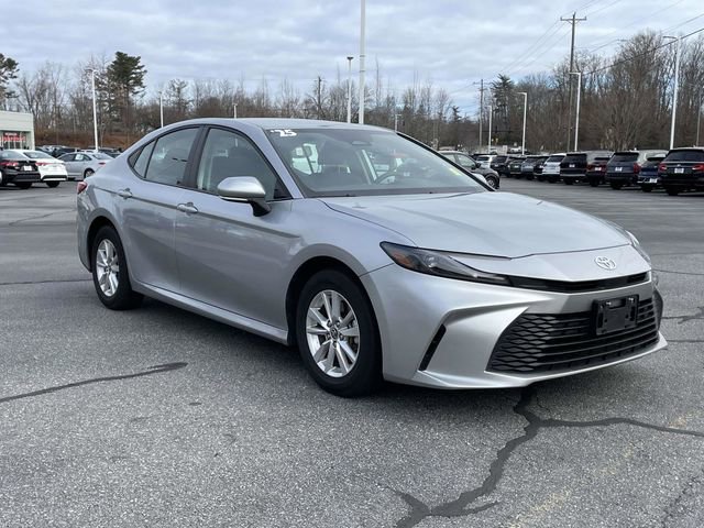 Used 2025 Toyota Camry LE image 7