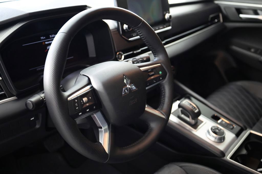 Used 2024 Mitsubishi Outlander SEL FWD image 18