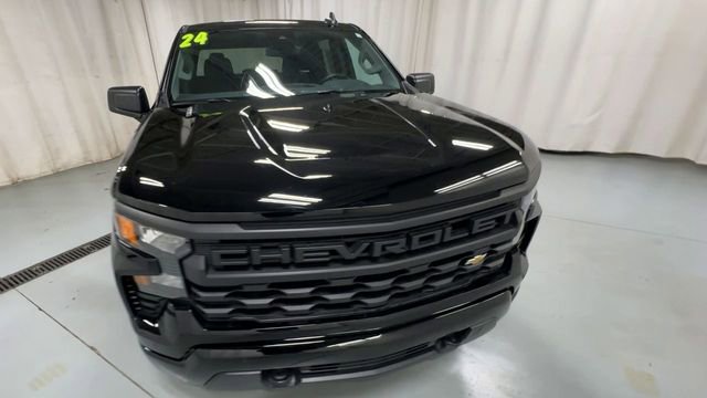 Used 2024 Chevrolet Silverado 1500 Custom image 3